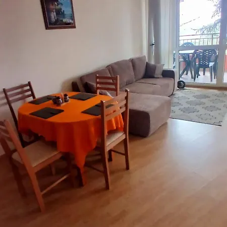 Riviera Apartman *